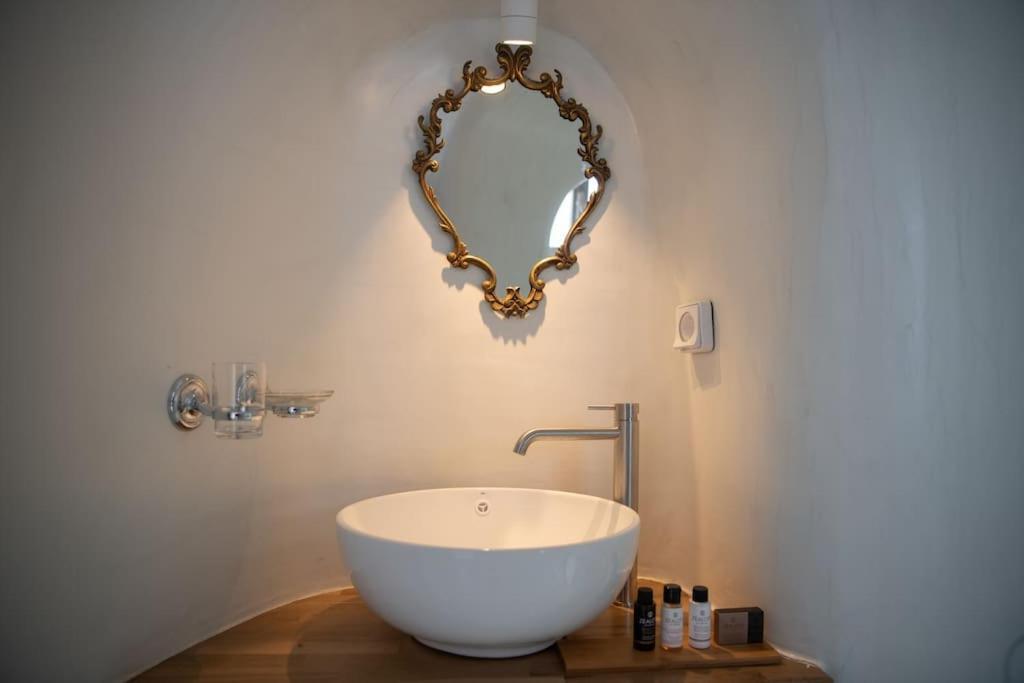 Astrea Suites "Ostria Cave Villa-Outdoor Jacuzzi" Oía Exteriér fotografie