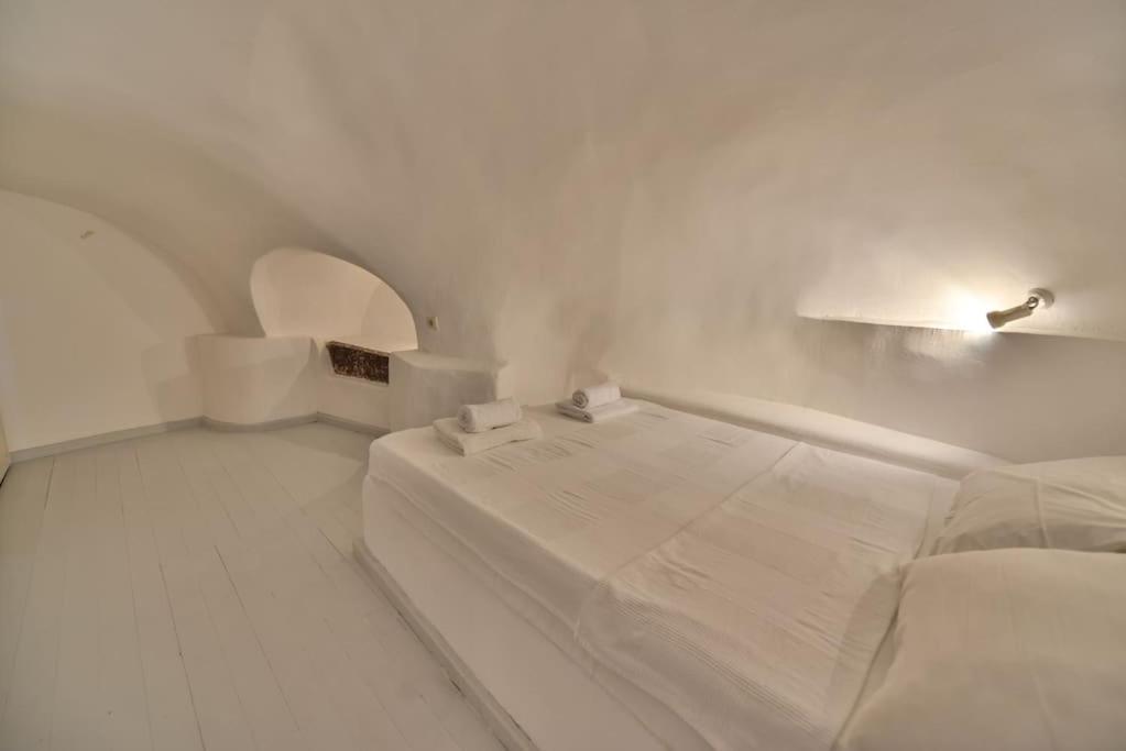 Astrea Suites "Ostria Cave Villa-Outdoor Jacuzzi" Oía Exteriér fotografie